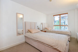 15 larch court-bed2